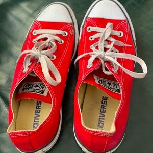 Women’s red converse tennis shoes. Used but in good condition.